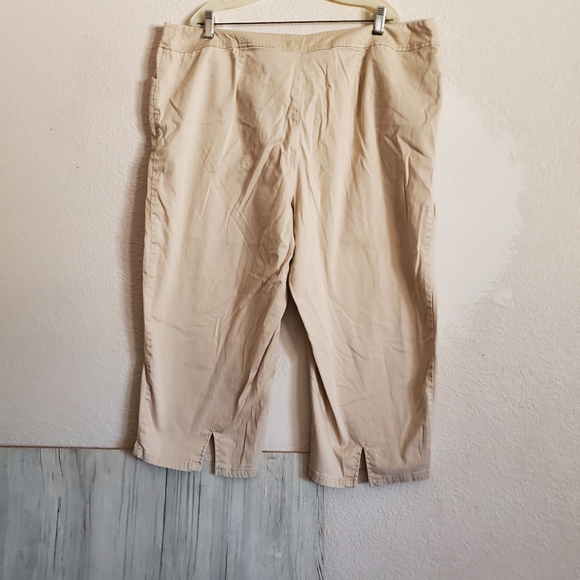 Avenue Women's 20A Capris Khaki Pants - Picture 6 of 7